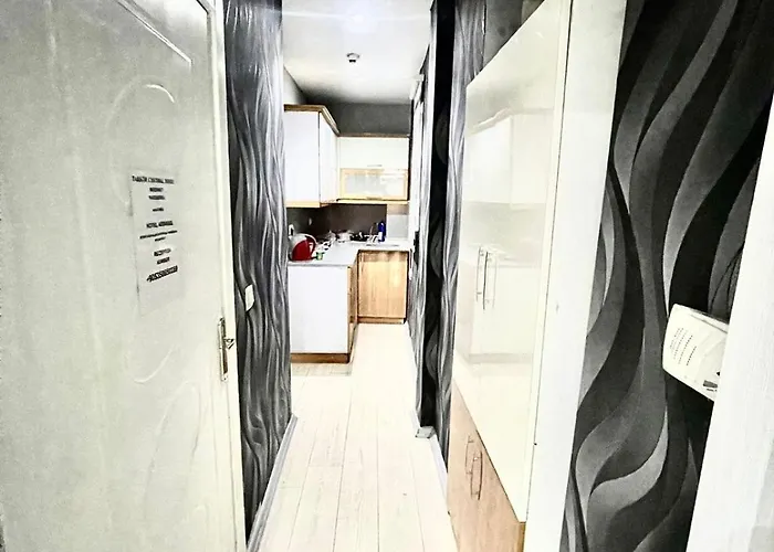 Taksim Pera Center מלון